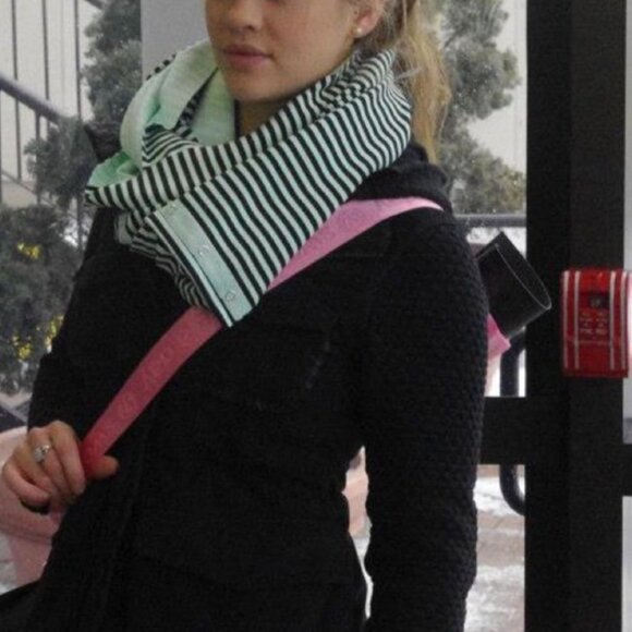 Lululemon Vinyasa Scarf Rulu Classic Stripe Mint - Picture 2 of 10